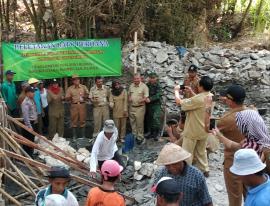 Atasi Kesulitan Air Irigasi, Dinas Pertanian Bangun Dam Parit